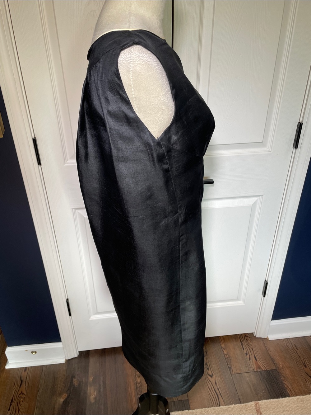 Vintage 60s Raw Silk Handmade Black Sleeveless Sheath Midi Dress Size 8 - Picture 4 of 10